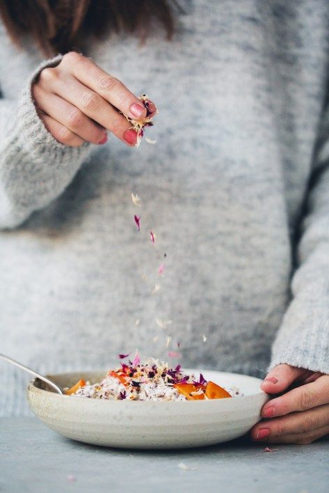 quinoa bircher porridge with persimmons and petals | green kitchen stories recipe Lifestyle Photography Ideas, Exhibition Ideas, Breakfast And Brunch, Food Photography Inspiration, Photography Exhibition, Healthy Food Blogs, Eating Food, Photography Food, Kitchen Stories