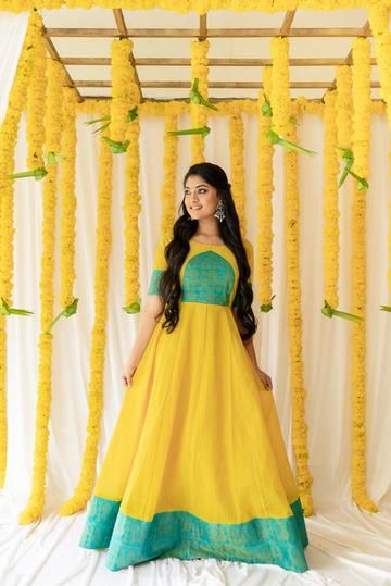 Ammu Abhirami, Frock Models, डिजाइनर कपड़े, Frocks And Gowns, Long Frock Designs, Gown Party Wear, Long Gown Design, Simple Frocks, Anarkali Dress Pattern