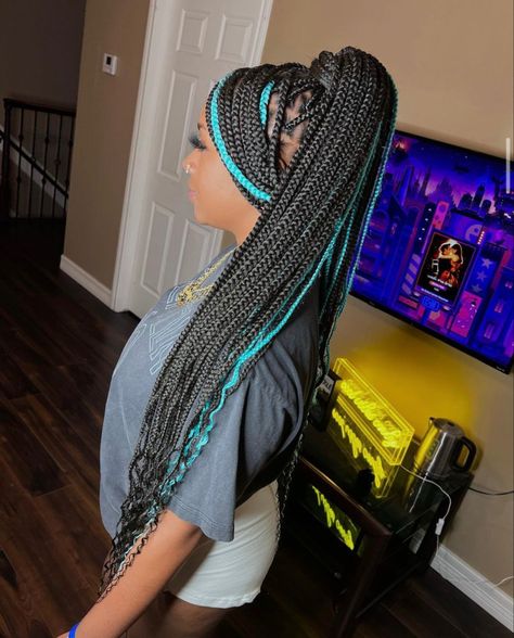 Knotless Braids With Blue In The Back, Teal And Black Knotless Braids, Turquoise Knotless Braids, Blue Box Braids With Curly Ends, Blue Peekaboo Boho Braids, Blue And Black Peekaboo Braids, Blue Peekaboo Hair Braids, Teal And Black Braids, Black And Light Blue Braids