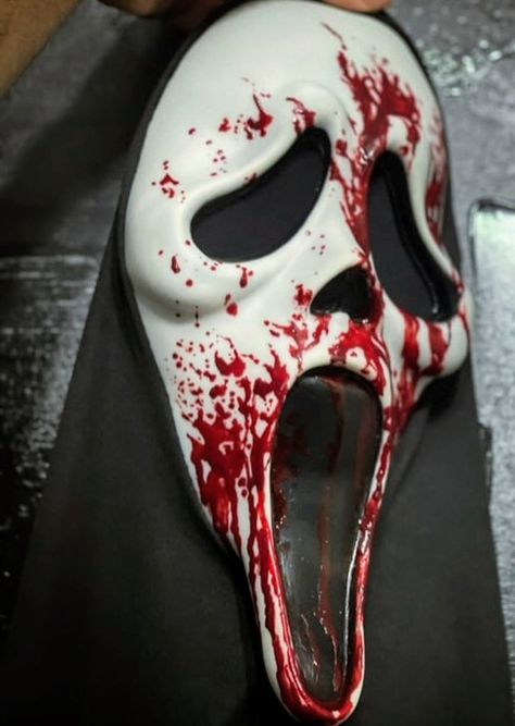 @screamgh0st New Bloody Mask 🩸🩸🩸🩸🩸 Ghost Face Mask Ideas, Horror Mask Ideas, Scream Killers, Ghostface Aesthetic, Ghostface Mask, Scream Characters, Blood Makeup, Horror Crafts, Ghost Face Mask