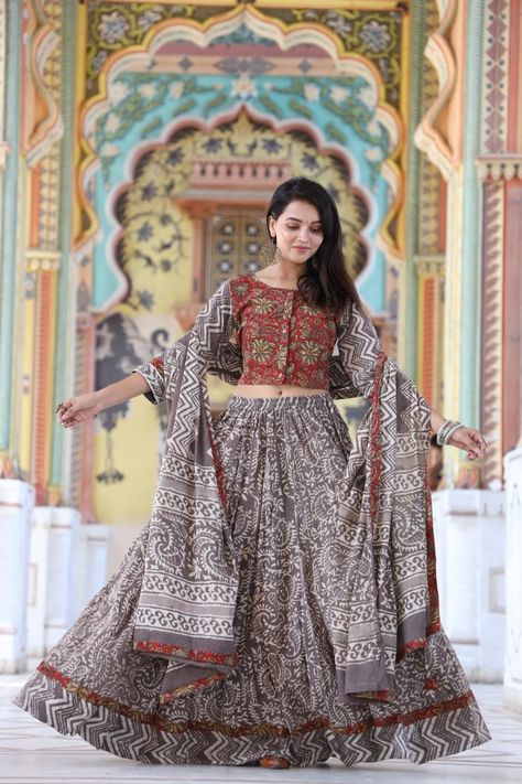 Kali Kurti Design, Cotton Chaniya Choli, Bridal Skin, Kurti Skirt, Bridal Skin Care, Chaniya Choli Designs, Simple Saree Designs, Frock Style, Simple Sarees