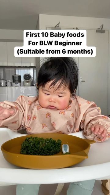 👶🏻ISABELLA | BLW & Montessori Play🥦🧸 on Instagram: "🥦First 10 Baby food for BLW Beginners🥦 These are the food I gave Bella when she was 6 months old, from Day 1 to Day 10. For the first 30 days of my BLW journey, I followed the book <How to wean your baby> by Charlotte Stirling-Reed. In the book she recommends offering your baby both finger food and mashed/puree so they can get different sensory experiences. However, it is important that you offer mashed or puree food with a spoon and enco Blw Day 1, Food Allergens, Pureed Food Recipes, 6 Month Olds, Baby Led Weaning, By Charlotte, Stirling, Baby Food, Different Recipes