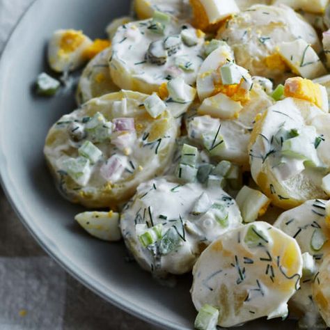 Potato Salad à la Julia Child - Barefoot Contessa Egg Free Potato Salad, Dill Pickle Potato Salad, Pickle Potato Salad, Barefoot Contessa Recipes, Dill Potatoes, Barbecue Side Dishes, Julia Child Recipes, Creamy Potato Salad, Ina Garten Recipes