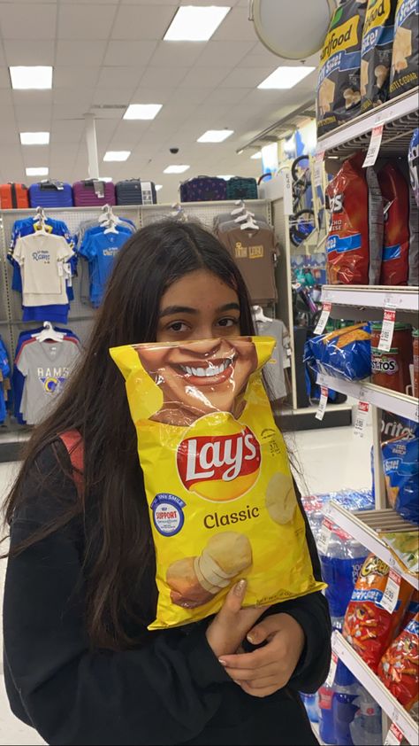 Grocery Pics With Friends, Store Pics Aesthetic, Grocery Store Aesthetic Friends, Store Pictures With Friends, Grocery Pictures Aesthetic, Walmart Photoshoot Ideas, Supermarket Picture Ideas, Grocery Photoshoot Aesthetic, Convience Store Aesthetic Photoshoot