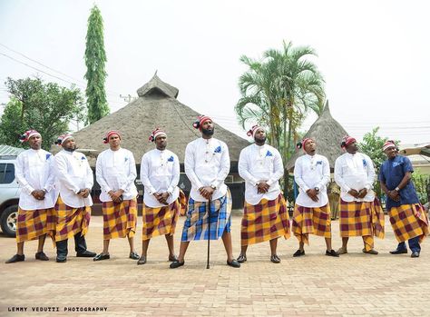 Igbo Groom's Squad In Native Attires (Photos) - Events - Nigeria Native Attire For Men, Traditional Groomsmen Attire, Igbo Attire, Groomsmen Poses, African Wear For Men, Latest Aso Ebi Styles, African Chic, African Bride, Traditional Wedding Attire