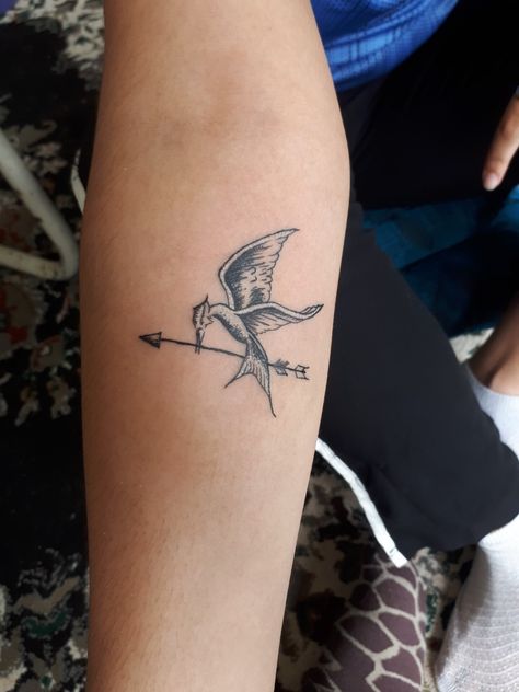 Hunger Games Tattoo, Fake Story, Glee, Cute Tattoos, Hunger Games, I Tattoo, Triangle Tattoo, Geometric Tattoo, Tattoos For Women