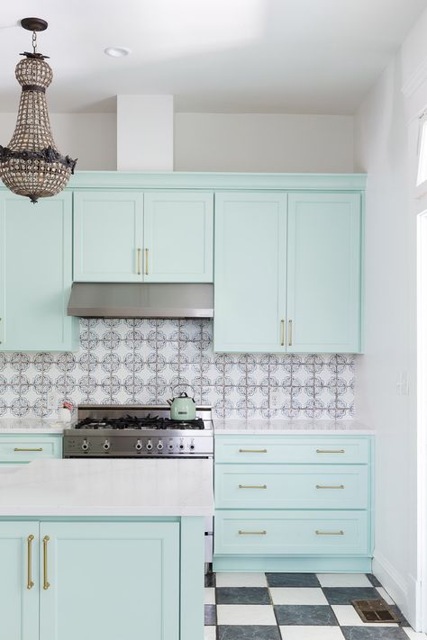 Mint Green Is the Unexpected Cabinet Color Your Small Kitchen Needs #homedecor #home #diy #cabinetcolor #mintgreen #kitchen Mint Green Kitchen, Kitchen Color Green, Mint Kitchen, Painted Kitchen Cabinets Colors, Green Kitchen Cabinets, Kitchen Needs, Cabinet Color, Dining Room Combo, Classic Kitchen