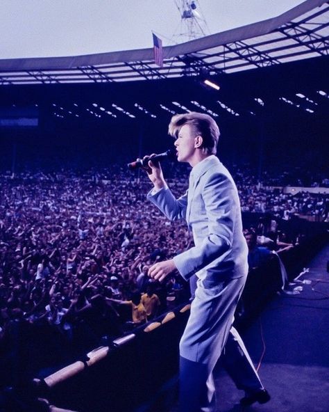 David Bowie And Queen, Live Aid Wallpaper, David Bowie Concert, Bowie Concert, David Bowie Wallpaper, David Bowie Live, Live Aid 1985, Live Aid, Strange Music