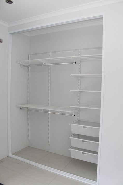 Nyc Small Bedroom Ideas, Ideas Armario, Ikea Closet Organizer, Shelves Bedroom, Organization Shelves, Ideas Closet, Ikea Closet, White Closet, Simple Closet