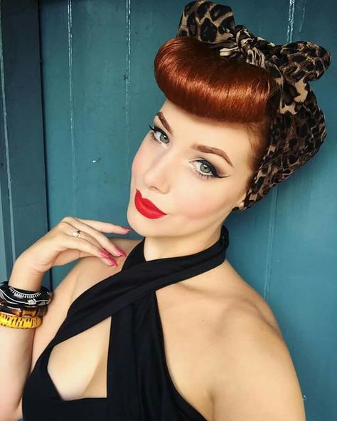 Rockabilly hair and makeup Short Pinup Hairstyles, Pinup Hairstyles, Cabelo Pin Up, Rockabilly Makeup, Miss Victory Violet, Victory Violet, 50s Hairstyles, Rockabilly Girl, Retro Makeup