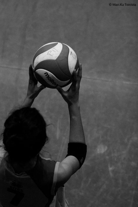 Volleyball Photography, Volleyball Training, Cute Couple Dp, Sport Volleyball, Volleyball Pictures, Coron, Animated Love Images, Cartoon Profile Pics, World Of Sports