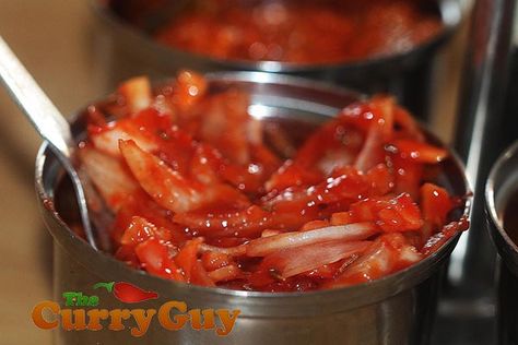 Onion chutney Red Onion Chutney, Onion Chutney, Onion Relish, Pickled Red Onions, Red Onions, Chutney Recipes, Indian Cooking, Indian Dishes, Asian Dishes