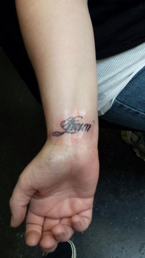 My other son's name Liam. Liam Tattoo, Boyfriend Name Tattoos, Boyfriend Names, Tattoo Name, Name Tattoos, Cool Tattoos, Watercolor Tattoo, Tatting, Tattoo Ideas