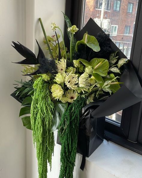 Summer Flower Arrangements, Wedding Color Pallet, Hand Bouquet, Boquette Flowers, Flowers Bouquet Gift, Flower Therapy, Beautiful Bouquet Of Flowers, Table Flowers, Exotic Flowers