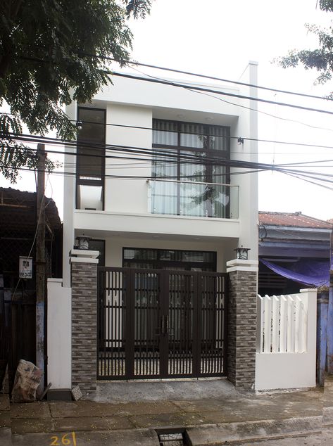 Small House Gate, Compound Gate, Small Townhouse, Interior Design Philippines, Small House Design Philippines, Interior Design Sketchup, House Structure Design, Urban House, Gate Ideas