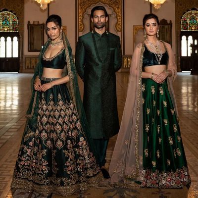 Emerald Lehenga, Green Lengha, Indian Wedding Gowns, Wedding Outfits For Groom, Sangeet Outfit, Raw Silk Lehenga, 2019 Couture, Couple Wedding Dress, Indian Bridal Lehenga