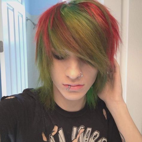 Male Scene Hair, Scene Hair Ideas, Emo Hair Boy, Emo Side Bangs, Emo Scene Hair Boy, Scene Hair Short, Scene Kid Hair, Adam Lazzara, Scene Boy