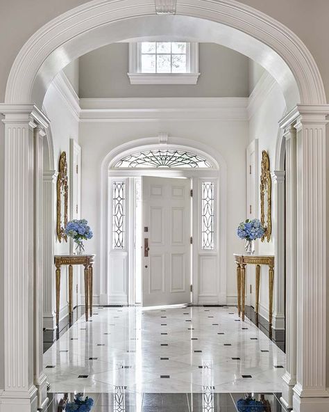 Vstupná Hala, Interior Design Minimalist, Marble Floors, Hallway Designs, Hill Interiors, Entrance Foyer, Foyer Design, Georgian Homes, Home Entrance Decor