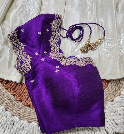 Blouse Short Hands Design, Blouse Designs Short Hands, Short Hands Maggam Work, Simple Maggam Designs, Short Hands Blouse Designs, Pattu Sari Blouse Designs Latest, Pattu Saree Blouse Designs Simple Latest, Puff Hands Blouse Designs, Pattu Lehanga Designs