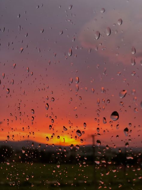 Rainy Sunset Aesthetic, Rain Sunset Aesthetic, Raining Pictures, Rain Aesthetics, April Vibes, Rain Sunset, Rainy Sunset, Rain Beautiful, Rainy Wallpaper