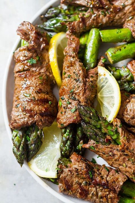 steak fajita rolls Steak And Asparagus, Beef Fajita Recipe, Grilled Asparagus Recipes, Recipes Bbq, Asparagus Recipes, Recipes Mexican, Grilled Steak Recipes, Fajita Recipe, Steak Fajitas