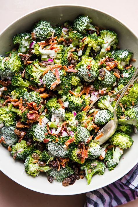 This cold, crunchy broccoli salad—studded with crisp bacon, diced red onion and chewy raisins, then tossed in a creamy homemade dressing—is what all of your summer party dreams are made of. Broccoli Side Dish Recipes, Crunchy Broccoli Salad, Broccoli Recipes Side Dish, Crunchy Broccoli, Easy Broccoli Salad, Broccoli Side Dish, Best Summer Salads, Salad Recipes Lunch, Easy Broccoli