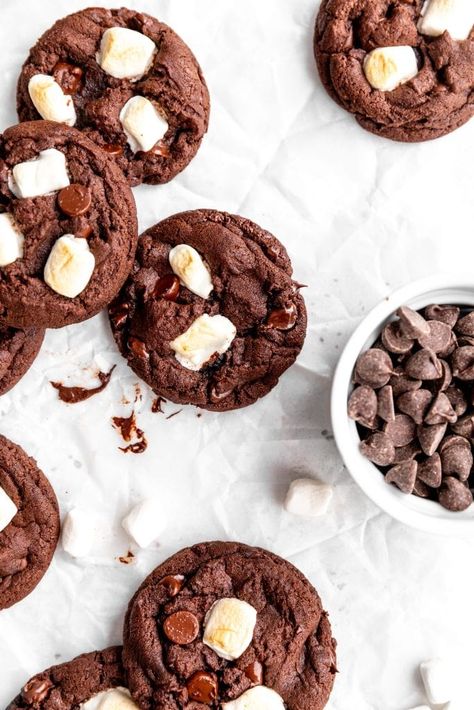 Vegan Marshmallow Cookies, Vegan Hot Chocolate, Vegan Marshmallows, Vegan Cookie, Marshmallow Cookies, Vegan Cookies Recipes, Hot Chocolate Cookies, Double Chocolate Cookies, Vegan Condiments