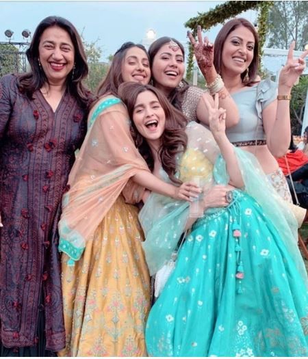 Alia Bhatt Lehenga, Bridal Photography Ideas, Bridesmaid Poses, Sisters Photoshoot Poses, Bridesmaid Photoshoot, Wedding Photoshoot Poses, Birthday Makeup, Bridal Photoshoot, Indian Wedding Photography