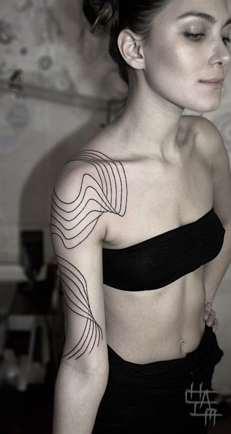 Original Line Tattoo Designs (23)                                                                                                                                                      More Dots To Lines, Lines Tattoo, Front Shoulder Tattoos, Geometric Line Tattoo, Cool Shoulder Tattoos, Abstract Tattoo Designs, Muster Tattoos, Shoulder Tattoos For Women, Home Tattoo