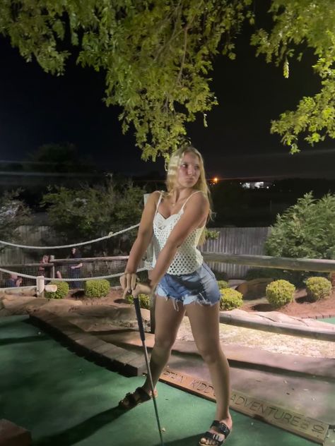 Mini Putt Aesthetic, Mini Golf Date Outfit Casual, Put Put Golf Date Outfit, Mini Golfing Outfit, Mini Golf Photoshoot, Putt Putt Outfit Date, Mini Golf Pictures, Golf Instagram Pictures, Golfing Instagram Pictures