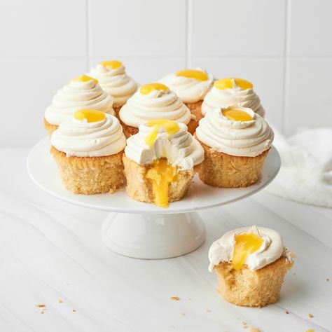 Mango Cupcakes, Lemon Raspberry Cupcakes, Mango Coulis, Cupcakes Filled, Mango Cake, Mango Flavor, Cupcake Flavors, Buttercream Recipe, Baking Blog