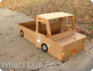 Pick up truck from a cardboard box (whatilivefor.net) Tesla Pickup, Cardboard Box Car, Tony Stank, Bait Shop, Truck Crafts, Cumpleaños Harry Potter, Cardboard Car, Diy Felt Christmas Tree, Truck Diy