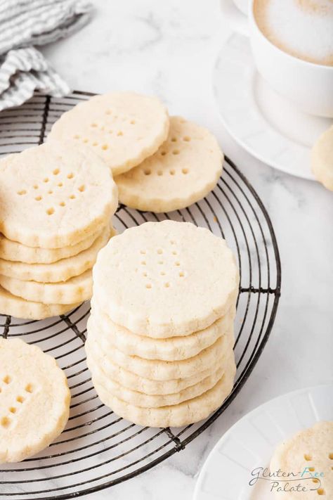 Gluten Free Shortbread Cookies Gluten Free Girl Scout Cookies, Gluten Free Christmas Baking, Gluten Free Shortbread Cookies, Types Of Cookies, Vegan Shortbread Cookies, Vegan Shortbread, Shortbread Cookies Recipe, Gluten Free Shortbread, Gluten Free Christmas Cookies