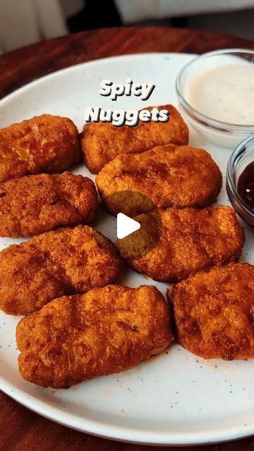 Flavor Flair on Instagram: "HIGH PROTEIN, LOW-CALORIE Spicy Chicken Nuggets  By @doosifit  w/ @thegoldenbalance  Macros (for 4 nuggets) ⬇️ 257 calories 38g protein 6g carb 10g fat  Ingredients for 4 servings (16 nuggets) ⬇️  Marinade ⬇️ 1 lb ground chicken 1/2 tsp salt 1/2 tsp garlic powder 1/2 tsp paprika 1/2 tsp cayenne 1 tbsp hot sauce  Dry mixture ⬇️ 100g quest nacho cheese chips 1 tbsp baking powder ➡️ crush or blend for better coverage  ➡️ Air fry 8-10 minutes, 375 degrees  #chicken #chickennuggets #spicynuggets #easyrecipe #macrofriendly #caloriedeficit #food #healthy #recipe #easyrecipe #weightloss #fatloss #lowcalorie #highprotein #gym #fitness #nutrition" Spicy Chicken Nuggets Recipe, Cheese Chips, Chicken Nugget Recipes, Nacho Cheese, Chilli Sauce, Ground Chicken, Chicken Nuggets, Cooking Recipes Desserts, Spicy Chicken