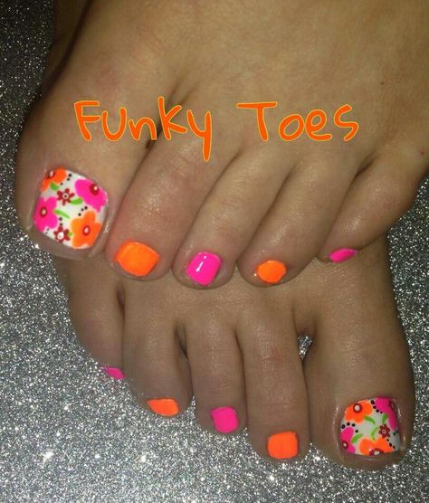 Beach Toe Nails, Pedicure Designs Toenails, Pedi Ideas, Pedicure Nail Designs, Pedicure Ideas, Gel Toe Nails, Acrylic Toe Nails, Toe Nail Color, Pretty Toe Nails