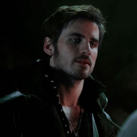 Killian Jones Icons, Captain Hook Ouat, Pirate Funny, Hook Ouat, Killian Hook, Pirate Aesthetic, Caitlin Stasey, Queen Of Dragons, Fit People