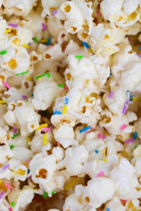 Funfetti Popcorn Recipes, Sprinkle Popcorn, Cake Batter Popcorn, Marshmallow Fluff Recipes, Cake Batter Dip, Gluten Free Popcorn, Marshmallow Popcorn, Salty Popcorn, Candy Tables