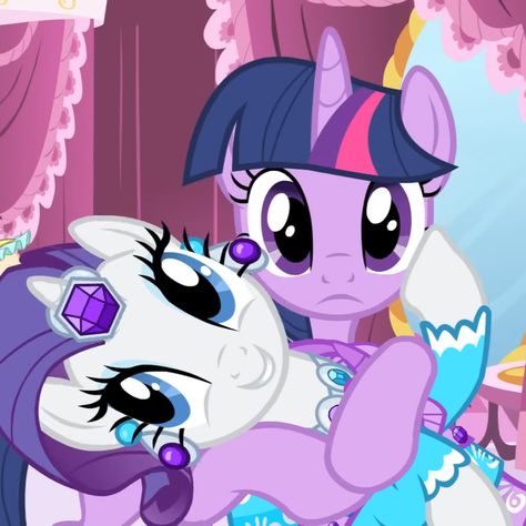 Twilight Sparkle And Rarity, Rarity And Twilight Sparkle, Twilight X Rarity, Rarity X Twilight, Pfp Twilight, Rarity And Twilight, Twilight Sparkle Pfp, Rarity Pfp, Rarity Icon