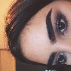 Thick Black Eyebrows, Ivana Santacruz, Pretty Features, Eyebrows Goals, Thick Brows, Perfect Eyebrows, Kiss Makeup, Facepaint, Maquillaje Natural