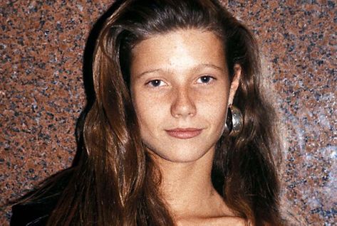 no makeup  Young Gwyneth Paltrow in Silve is listed (or ranked) 6 on the list 30 Pictures of Young Gwyneth Paltrow 90s Casual Outfits, Paltrow Gwyneth, Gweneth Paltrow, 90s London, Gwyneth Paltrow Style, Young Movie, Beauty Fotografie, Parker Outfit, Bea Arthur