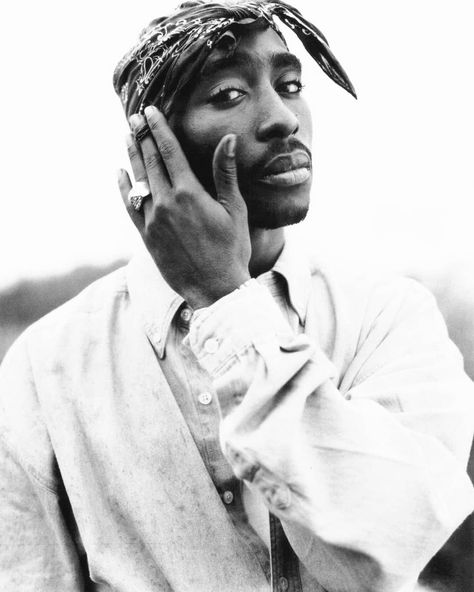 Tupac Black And White Photo, Tupac Black And White, 2pac Images, 2pac Tattoos, Tupac Tattoo, Tupac Poster, Tupac Photos, Tupac Wallpaper, Tupac Pictures