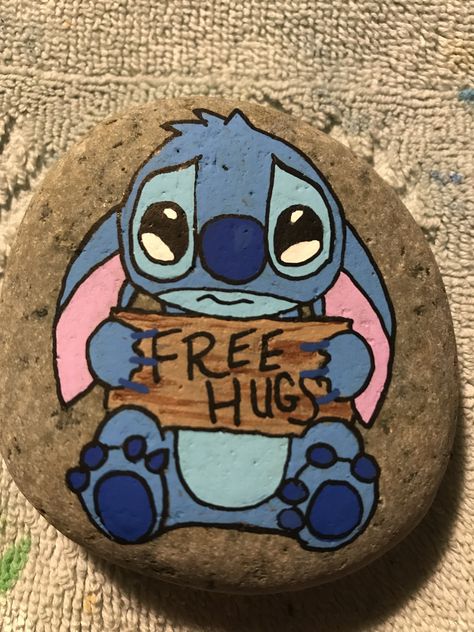 Cute Rock Painting Ideas Easy Disney, Rock Painting Cartoon Characters, Dory Rock Painting, Character Rock Painting, Disney Rock Painting Ideas, Moana Painted Rocks, Cosmo Und Wanda, Disney Character Painted Rocks, Diy Rock Art