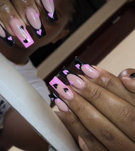 Nail Ideas Pink And Purple, Mid Acrylic Nails, Back2school Nails, Acrylic Nail Designs Gray, Black And Light Pink Nails, Pink And Black Almond Nails, Pink And Black Nails Acrylic, Black And Pink Nails Acrylic, Dope Nail Designs Mid Length