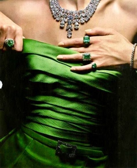 Old Hollywood Aesthetic, Hollywood Aesthetic, Evelyn Hugo, Green Gown, Girls Best Friend, Green Fashion, Old Hollywood, Shades Of Green, Green Dress