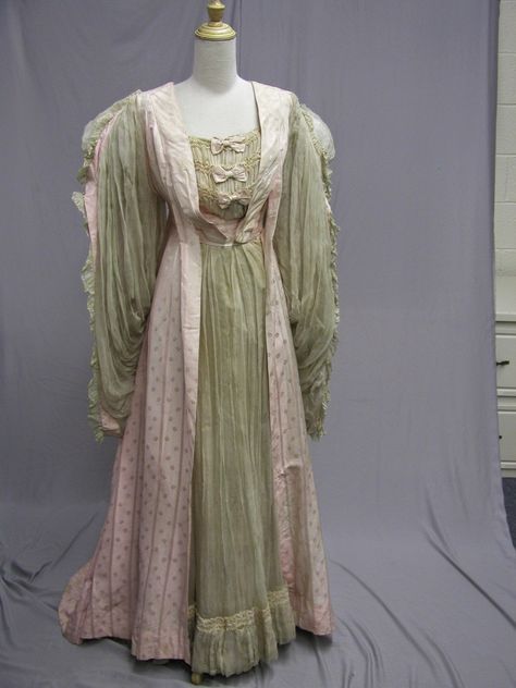 1900s Tea Gown, Tea Gown Edwardian, Edwardian Dressing Gown, Edwardian Tea Gown, Edwardian Floral Dress, Artistic Dress, Edwardian Tea Dress, Prop Building, Edwardian Lingerie Dress