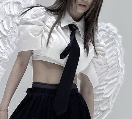 Sakura Le Sserafim, Angel Costume, Miyawaki Sakura, Poses References, Blue Flames, Aesthetic Images, White Outfits, Crushed Velvet, Cute Anime Couples