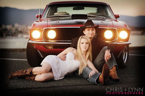 couple with a car Car Engagement Photos, Classic Car Photography, Valentine Photography, Engagement Poses, Photo Poses For Couples, Prom Pictures, Couple Shoot, Wedding Pics, Car Photos