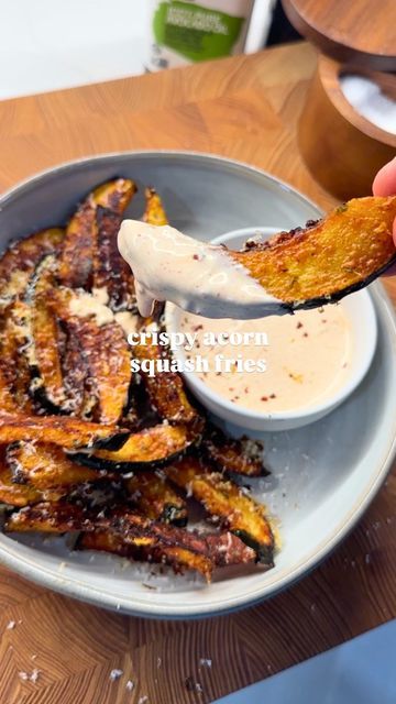 Acorn Squash Appetizer, Acorn Squash Fries, Squash With Cheese, Squash Appetizers, Acorn Squash Recipe, Squash Fries, Greek Yogurt Sauce, Acorn Squash Recipes, Spicy Mayo