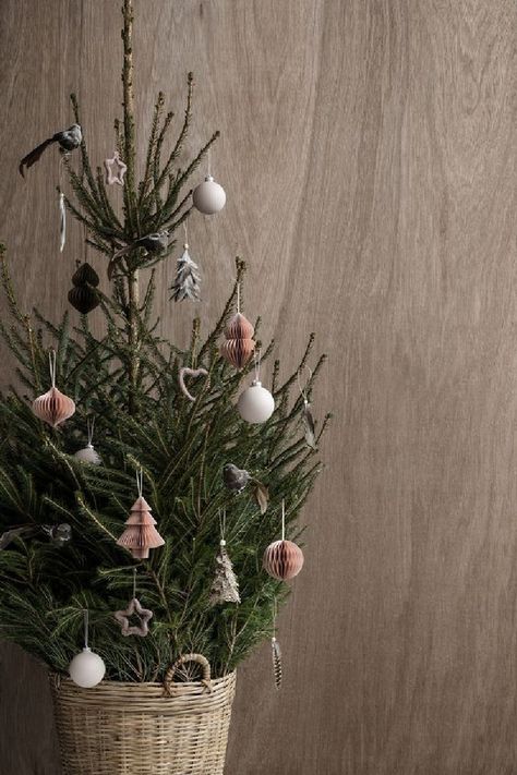 Small Christmas Trees Decorated, Scandinavian Christmas Trees, Small Christmas Tree, Bohemian Christmas, Christmas Mix, Small Christmas Trees, Nordic Christmas, Minimalist Christmas, Christmas 2016