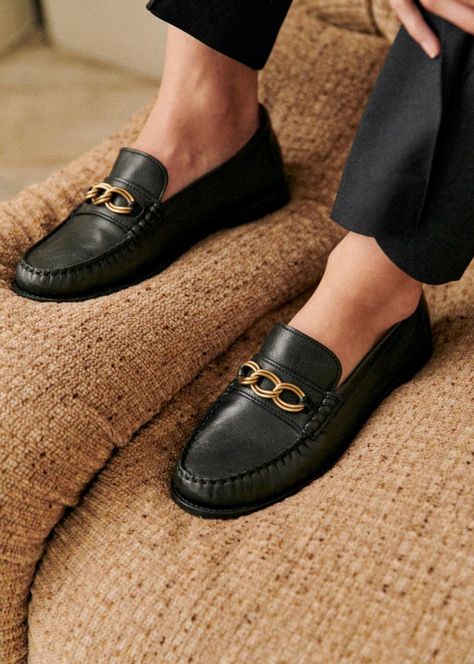 Vicky Loafers - Smooth Black - Smooth ovine leather - Sézane Smart Casual Wear, Hijab Style Casual, Funky Shoes, Digital Closet, Fashion Wishlist, Sheep Leather, Hijab Style, Spring Wardrobe, Rubber Heels